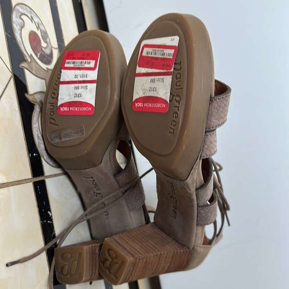 Heels - Picture 3 of 3